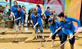 Tuổi trẻ Cao Bằng hăng hái tham gia vệ sinh môi trường. 