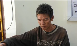 Đối tượng Phùng Vần Cản tại cơ quan công an.