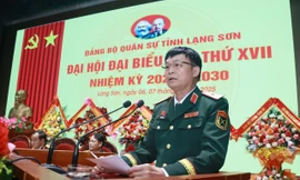 Thiếu tướng Đỗ Văn Tuấn, Phó Tư lệnh Quân khu 1 ghi nhận những thành tích xuất sắc của Đảng bộ Quân sự tỉnh Lạng Sơn. Ảnh: Duy Chiến, 