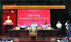 Bỏ phiếu giới thiệu chức danh Chủ tịch UBND tỉnh Lạng Sơn nhiệm kỳ 2021-2026. 