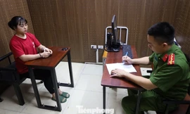 Đối tượng Hoàng Thị Thắm tại cơ quan công an. 