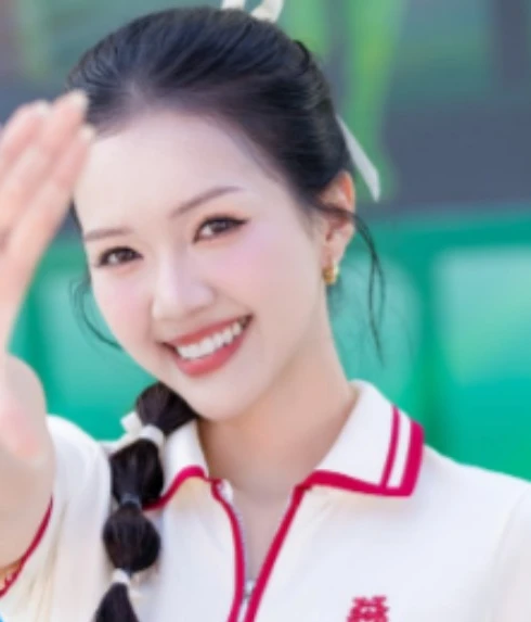 MC Mỹ Vân rạng rỡ ở Tiền Phong Half Marathon 2025