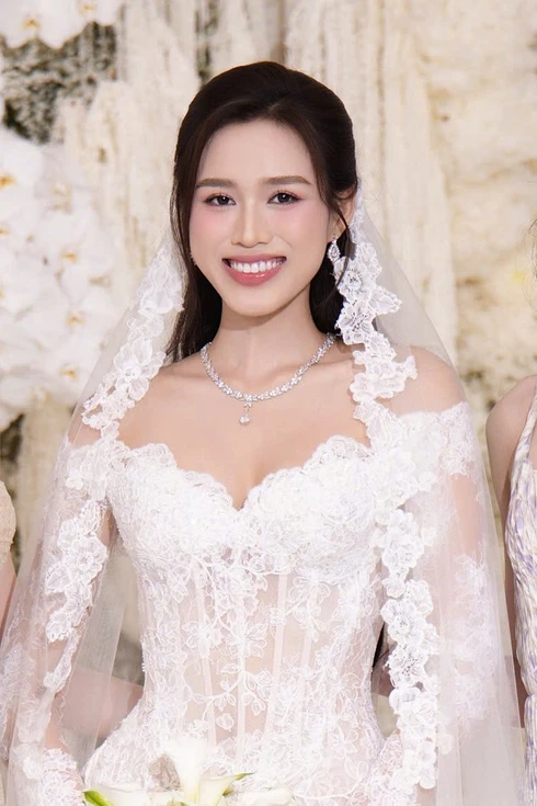 Dàn hoa hậu, á hậu dự đám cưới Đỗ Thị Hà 