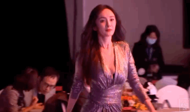 Dương Mịch mặc đầm ôm sát cơ thể đã đẹp