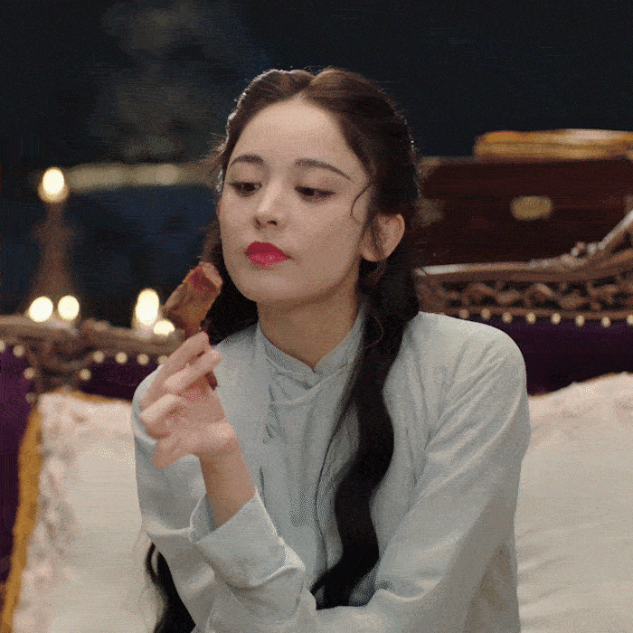 Đặc biệt là khẩu hình miệng không được tự nhiên.