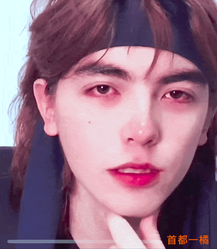 Eduard sở hữu vẻ ngoài hút mắt.