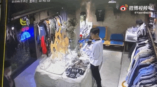 Chủ shop đăng bài tố Ngạn Hy ăn cắp.