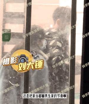 Lâm Duẫn bị bắt gặp hẹn hò. Lâm Duẫn bị bắt gặp hẹn hò.