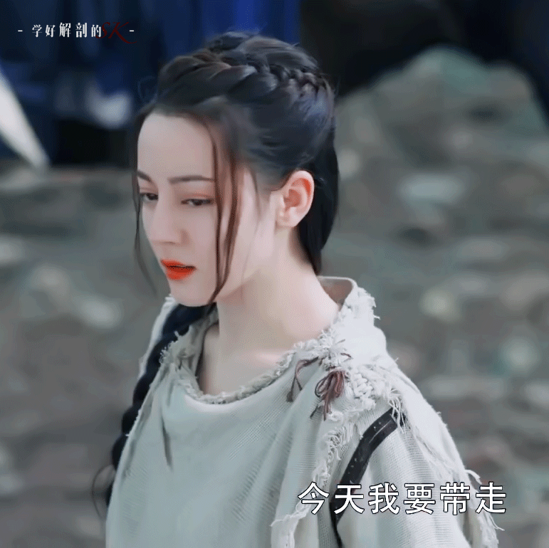 Một số tạo hình gần đây của mỹ nhân Tân Cương cũng được khen không ít.