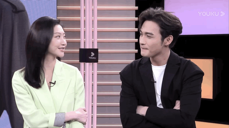 Ánh mắt cực tình cảm này của Trương Bân Bân đã gây bão Weibo.