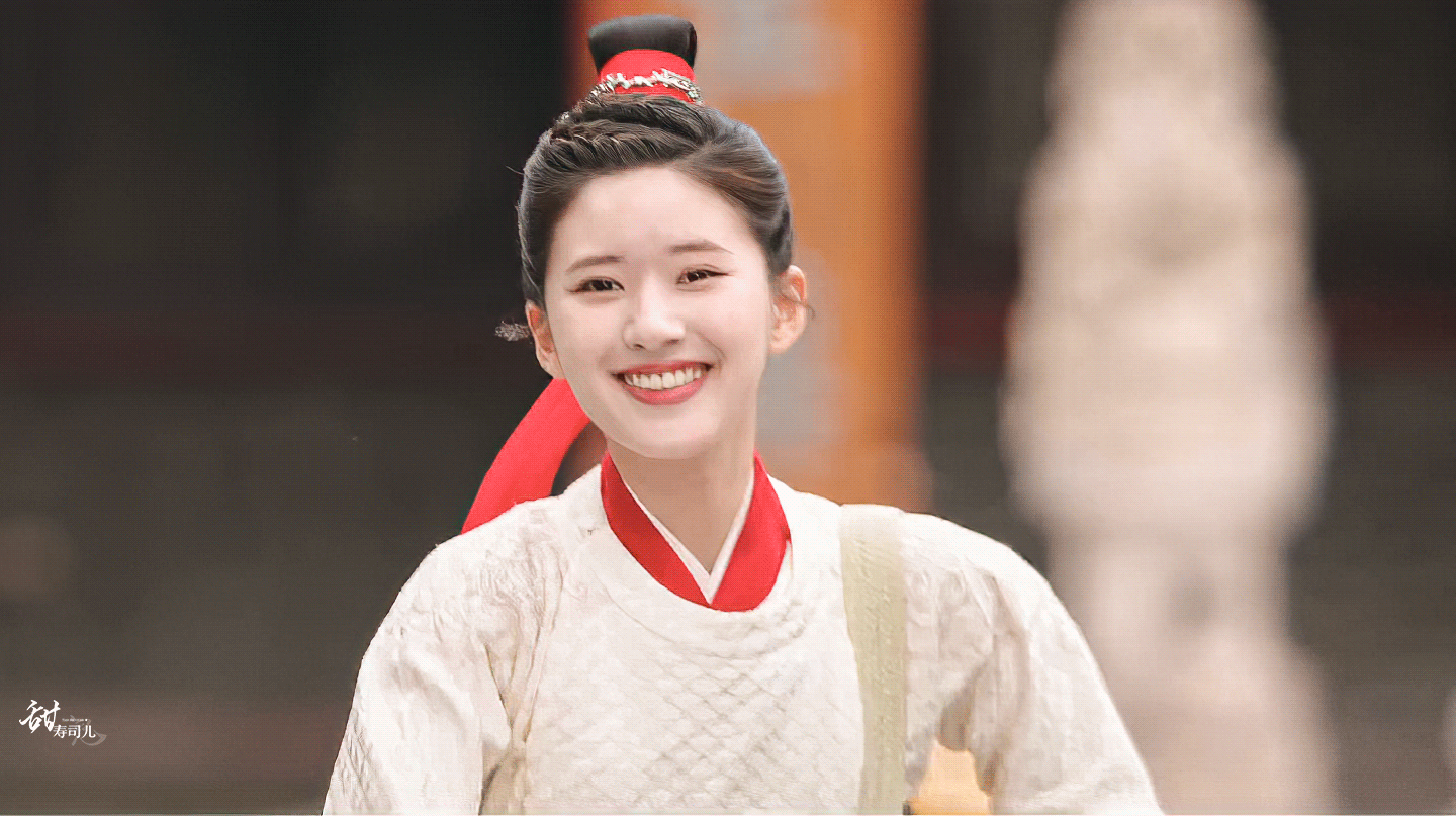 Nhưng tạo hình của Triệu Lộ Tư bị chê tơi tả. Nhưng tạo hình của Triệu Lộ Tư bị chê tơi tả.