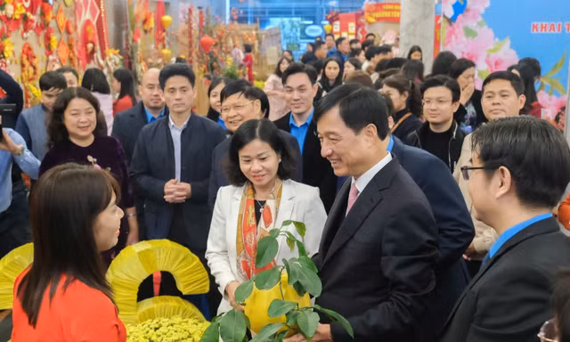 Bí thư Thành ủy Hà Nội: Không để bất cứ người lao động nào không có Tết