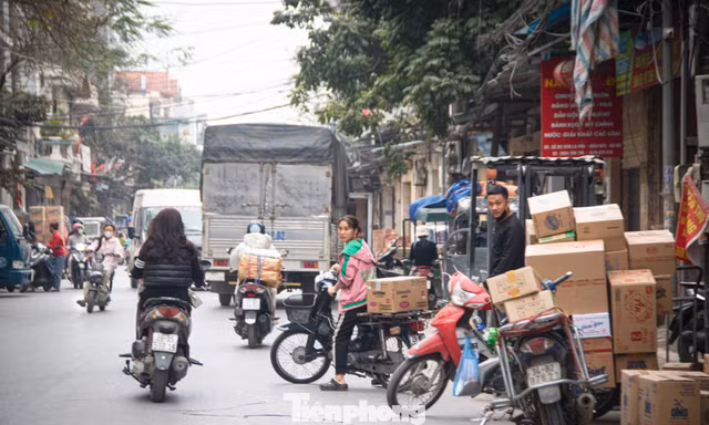 Sau thời gian im ắng, 'thủ phủ' bánh kẹo La Phù hối hả vào vụ Tết