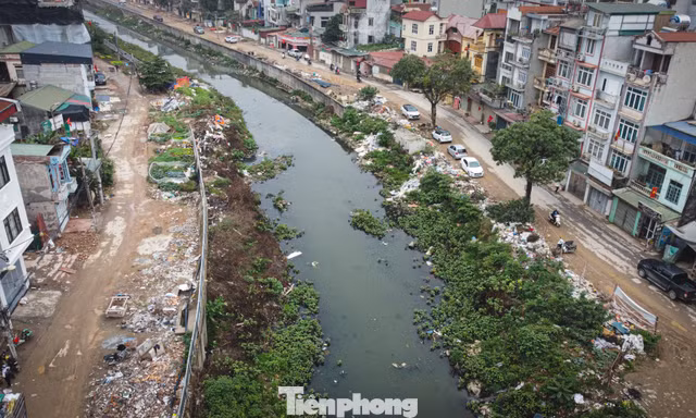 Rác thải lại 'bức tử' kênh La Khê