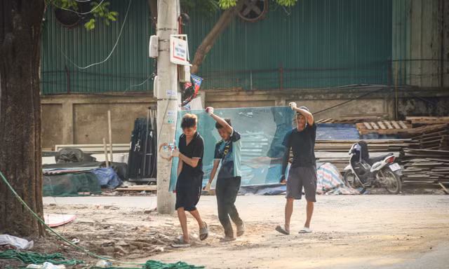 Phớt lờ chỉ đạo, các công trình vi phạm trong cụm công nghiệp làng nghề Tân Triều vẫn tấp nập thi công