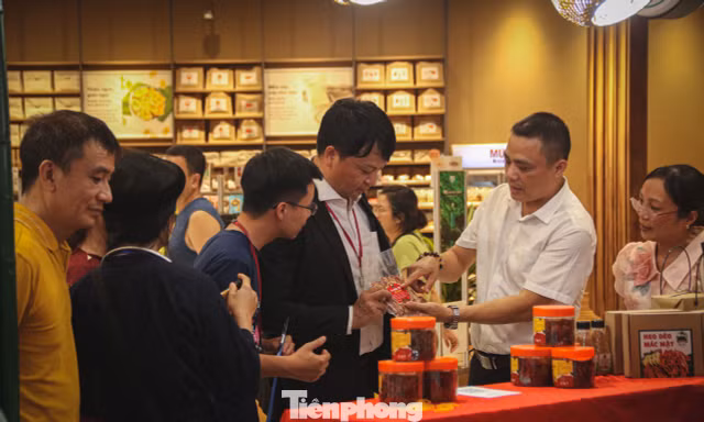 Hơn 1.000 đặc sản vùng miền 'đổ bộ' hội chợ Thủ đô