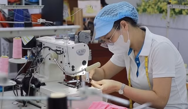 'Bàn tay vàng' của Dệt May Huế thắp sáng tinh thần sáng tạo công nhân trẻ