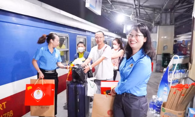 Chuyến tàu, chuyến bay Công đoàn đưa công nhân về quê 