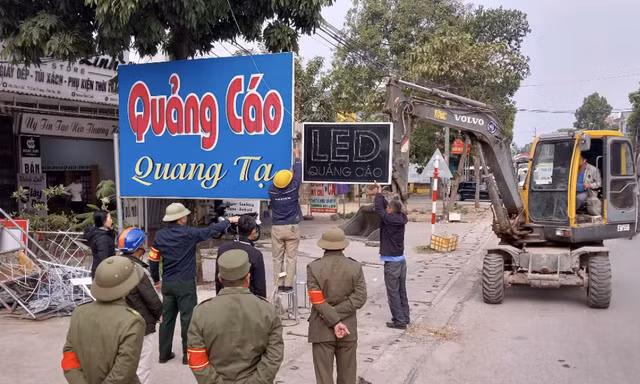 Hà Nội: Khẩn trương rà soát, xử lý vi phạm hành lang giao thông đường bộ trước ngày 14/8