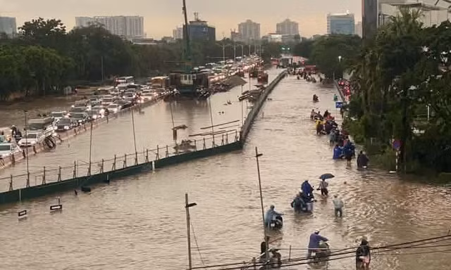 Hà Nội lý giải nguyên nhân khu vực Long Biên ngập cục bộ