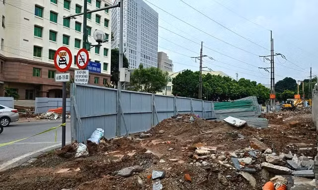 Gia hạn rào chắn phố Trần Hưng Đạo - Trần Khánh Dư