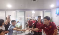 Đội tuyển Việt Nam về Hà Nội, chờ quyết đấu Singapore 