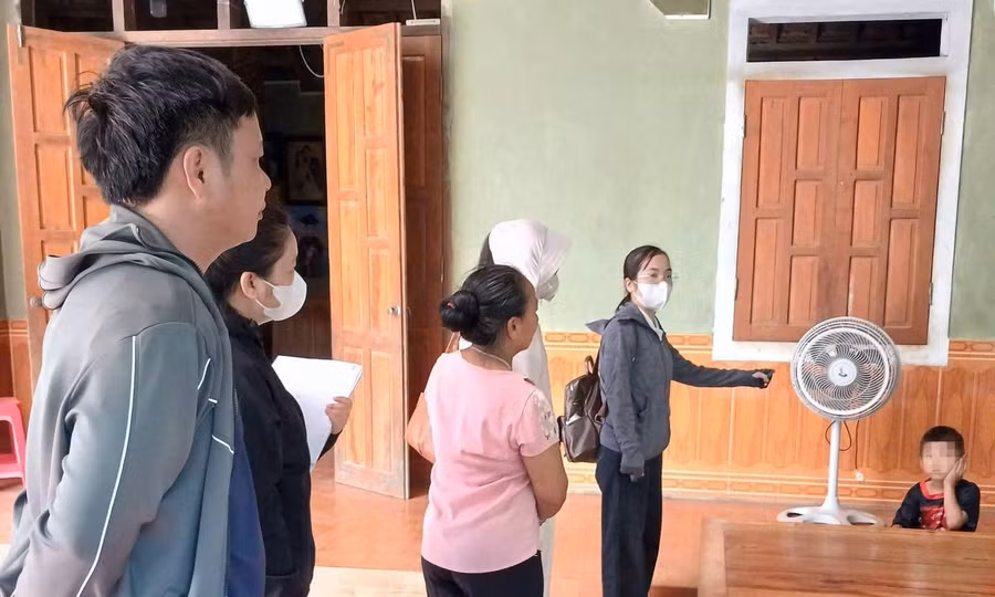 Chó nuôi phát bệnh dại, cắn 5 người hàng xóm rồi lăn ra chết