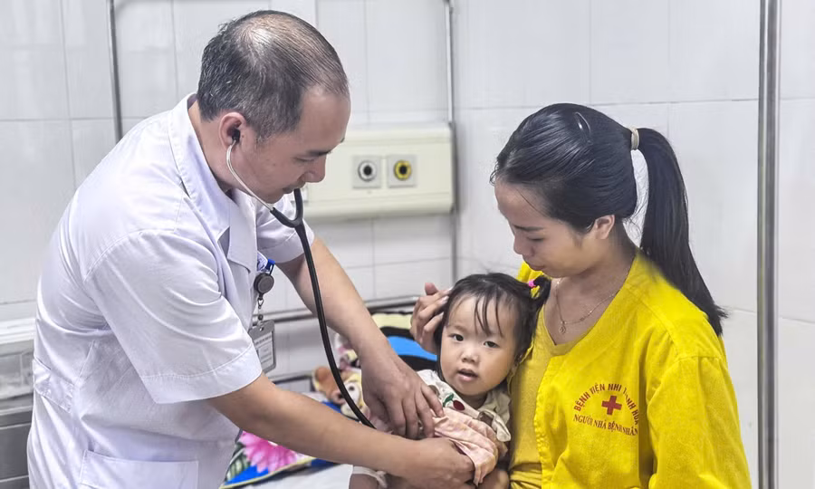 Người già và trẻ nhỏ nhập viện tăng mạnh giữa đợt nắng nóng kỷ lục