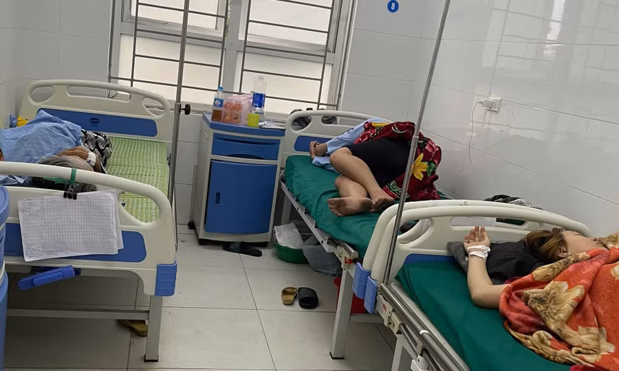 Sức khỏe của hơn 20 người nhập viện nghi ngộ độc bánh mì ở Nghệ An