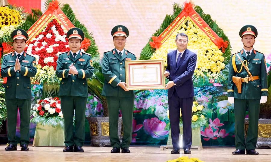 Thủ tướng Lê Minh Hưng: Quân khu 4 tiếp tục viết nên những trang sử hào hùng, bảo vệ vững chắc Tổ quốc