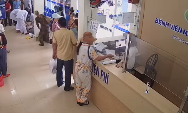 Đưa người nhà đi khám mắt, bất ngờ bị ngưng tim ngay tại bệnh viện