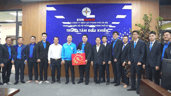 Bí thư T.Ư Đoàn Nguyễn Tường Lâm tiếp sức những người gác niềm riêng để nhân dân đón Tết an vui