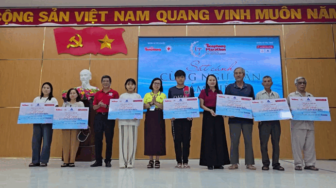 Từ đường chạy đến biển khơi: Tiền Phong Marathon 2026 đồng hành cùng ngư dân khó khăn