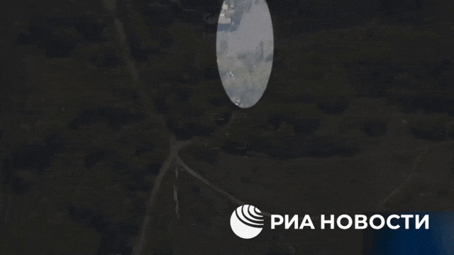 Khoảnh khắc tên lửa đạn đạo Nga tập kích bệ phóng đa nòng HIMARS của Ukraine