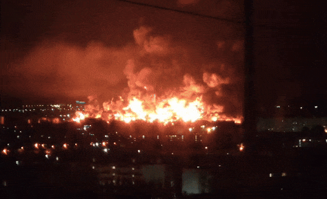 Kho dầu của Nga bốc cháy ngùn ngụt khi Ukraine mở cuộc tấn công Crimea