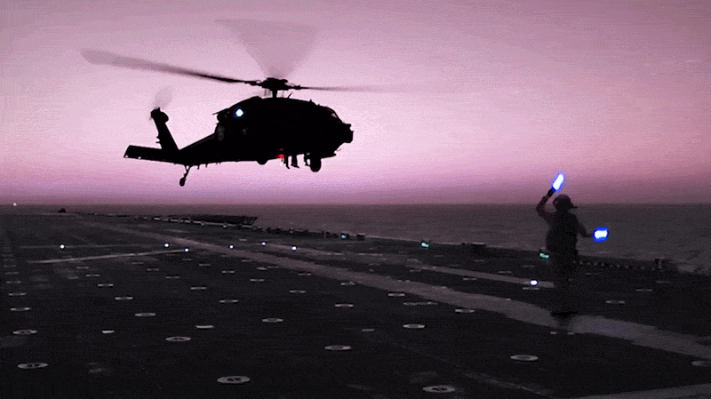 Lực lượng Mỹ đổ bộ xuống tàu hàng nghi liên quan đến Iran