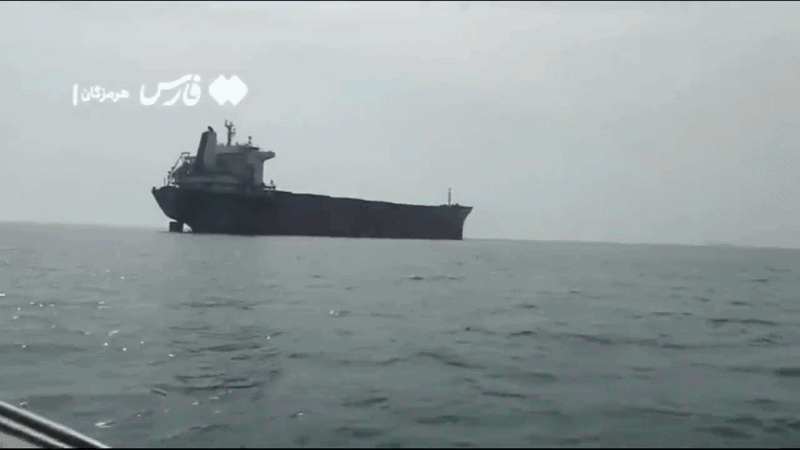 Truyền thông Iran công bố video tàu thuyền đi qua eo biển Hormuz