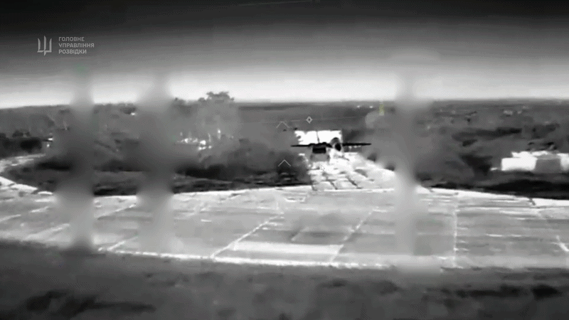 Tình báo Ukraine công bố video ghi lại chiến dịch phá huỷ tiêm kích Nga ở Crimea
