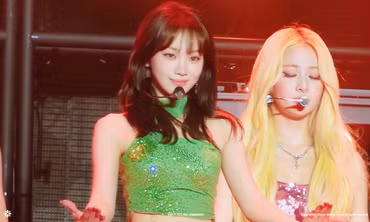 Knet mê mẩn biểu cảm mở màn "BOOMBALA" của Chaewon LE SSERAFIM