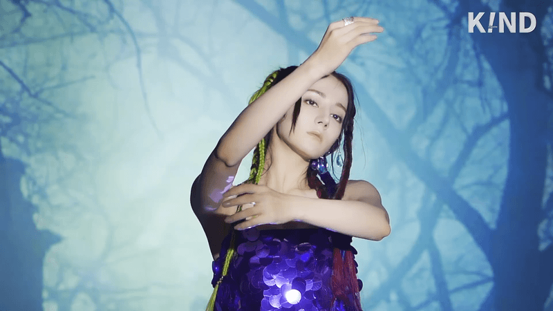 Vừa bị chê già, Địch Lệ Nhiệt Ba ‘phản pháo’ bằng loạt hình hóa thiên thần ảnh 3