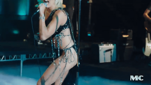 ‘Nóng mặt’ với bộ xáy xẻ hông cao vút của Miley Cyrus ảnh 6