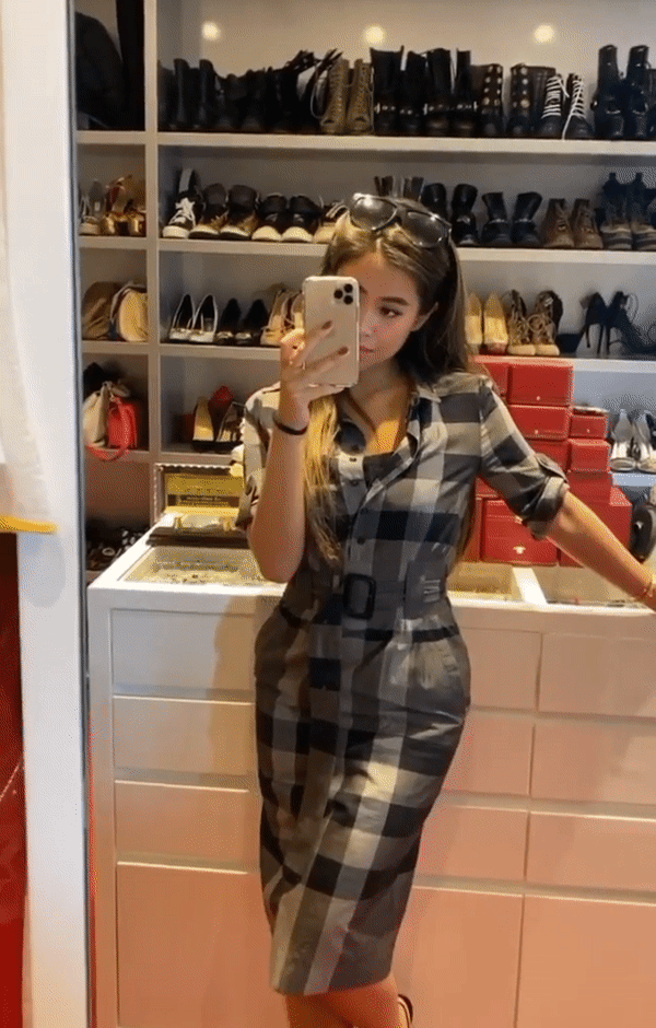 Tiên Nguyễn khoe dáng gợi cảm với đồ bơi sau khi đăng ảnh hiếm về các chị gái ảnh 4