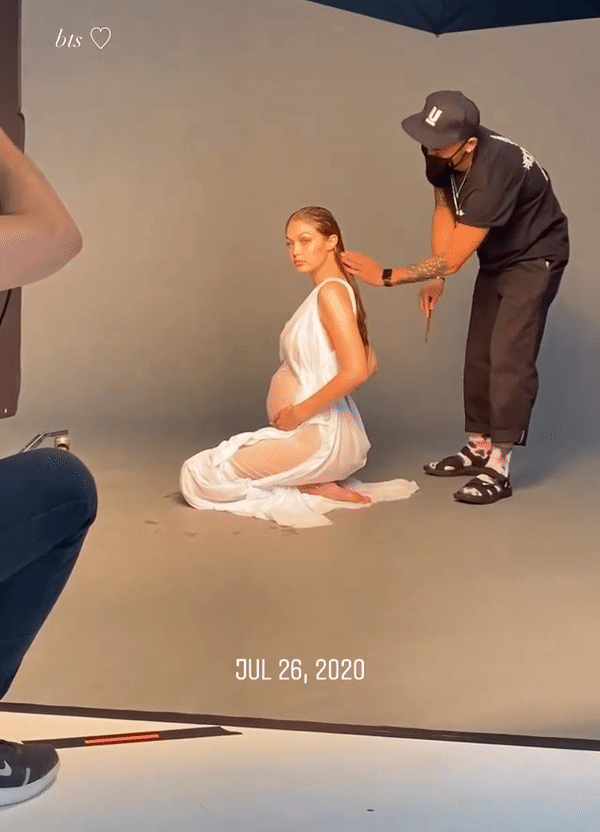 Bà bầu Gigi Hadid tung bộ ảnh xuyên thấu gợi cảm hút triệu lượt ‘thả tim’ ảnh 7