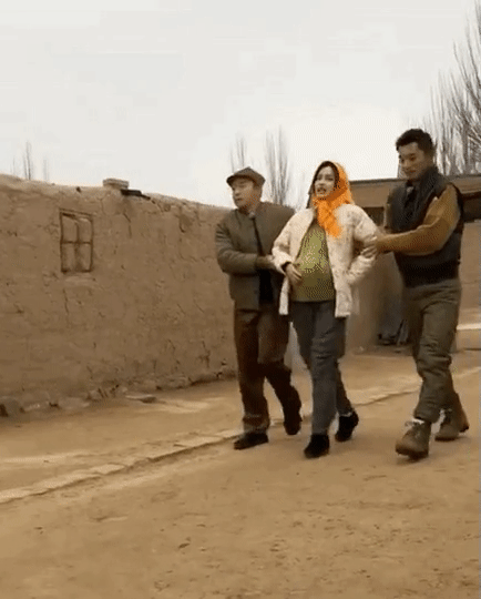 Angelababy hóa gái quê, bụng chửa vượt mặt gây ‘bão’ mạng ảnh 6