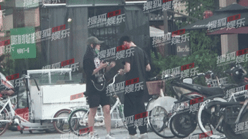 Triệu Vy liên tục bị bắt gặp đi chơi với trai trẻ, nghi vấn ngoại tình ảnh 4