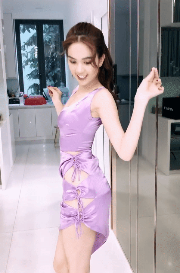Ngọc Trinh diện váy xuyên thấu xẻ ngực sâu đến eo, ‘thả rông’ nóng bỏng ảnh 4