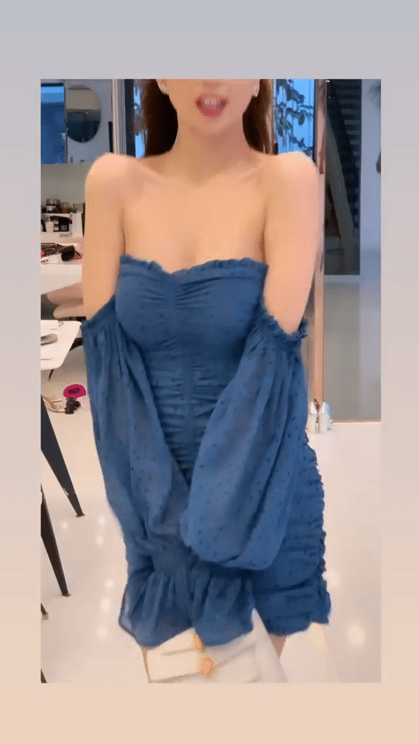 Ngọc Trinh diện váy xuyên thấu xẻ ngực sâu đến eo, ‘thả rông’ nóng bỏng ảnh 3