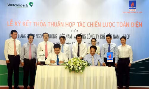 Ký kết hợp đồng tín dụng 4.000 tỷ đồng giữa Vietcombank và PV GAS