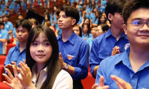 Bước qua cánh cửa tuổi 18, tân sinh viên Luật chọn tự viết tương lai
