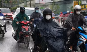 TPHCM mưa lớn kèm dông mạnh